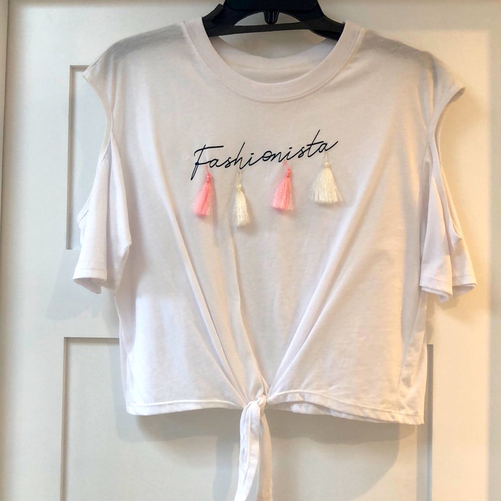 🆕Fashionista! open cold shoulder! tie- front! white soft knit T-shirt! New! M